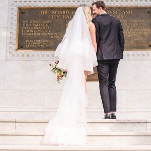 Ruffle edge veil chapel length - White